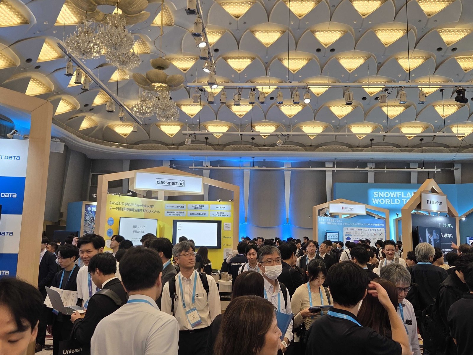 多くの来場者で賑わうEXPO会場の様子