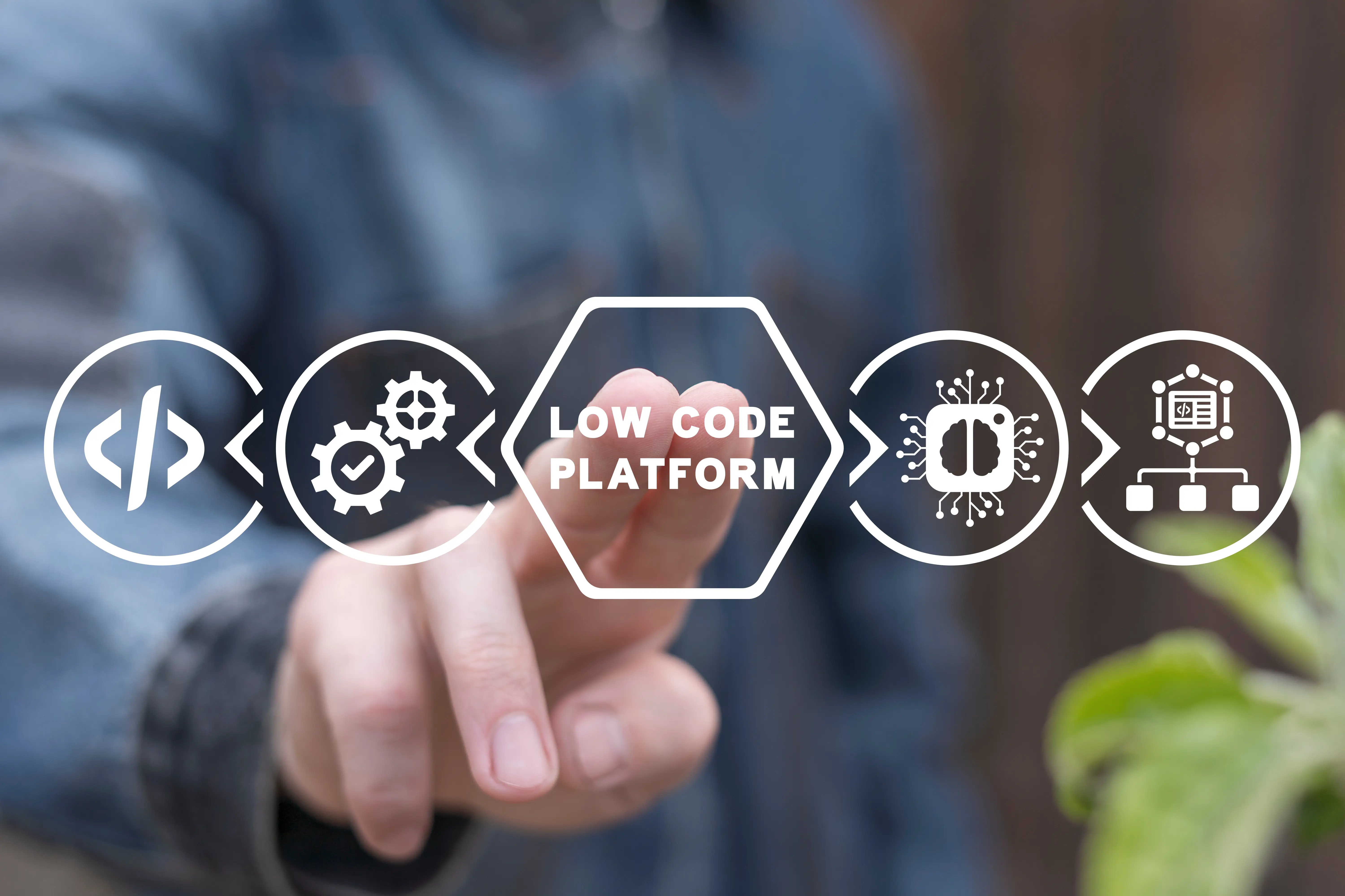 2025年の崖を乗り越える｜ローコード開発で加速するDX推進の実践手法